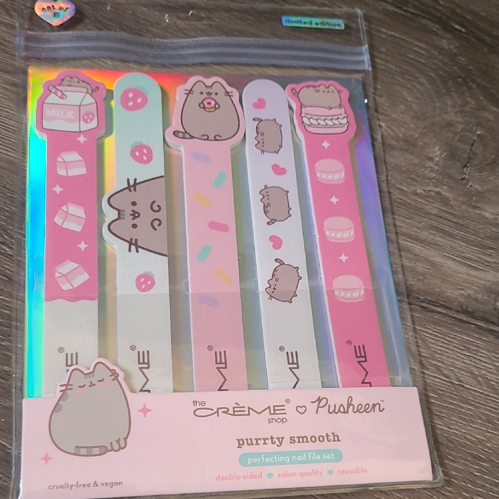 The  Creme SHOP Pusheen Purrrty Smooth Nail File Set - Pink